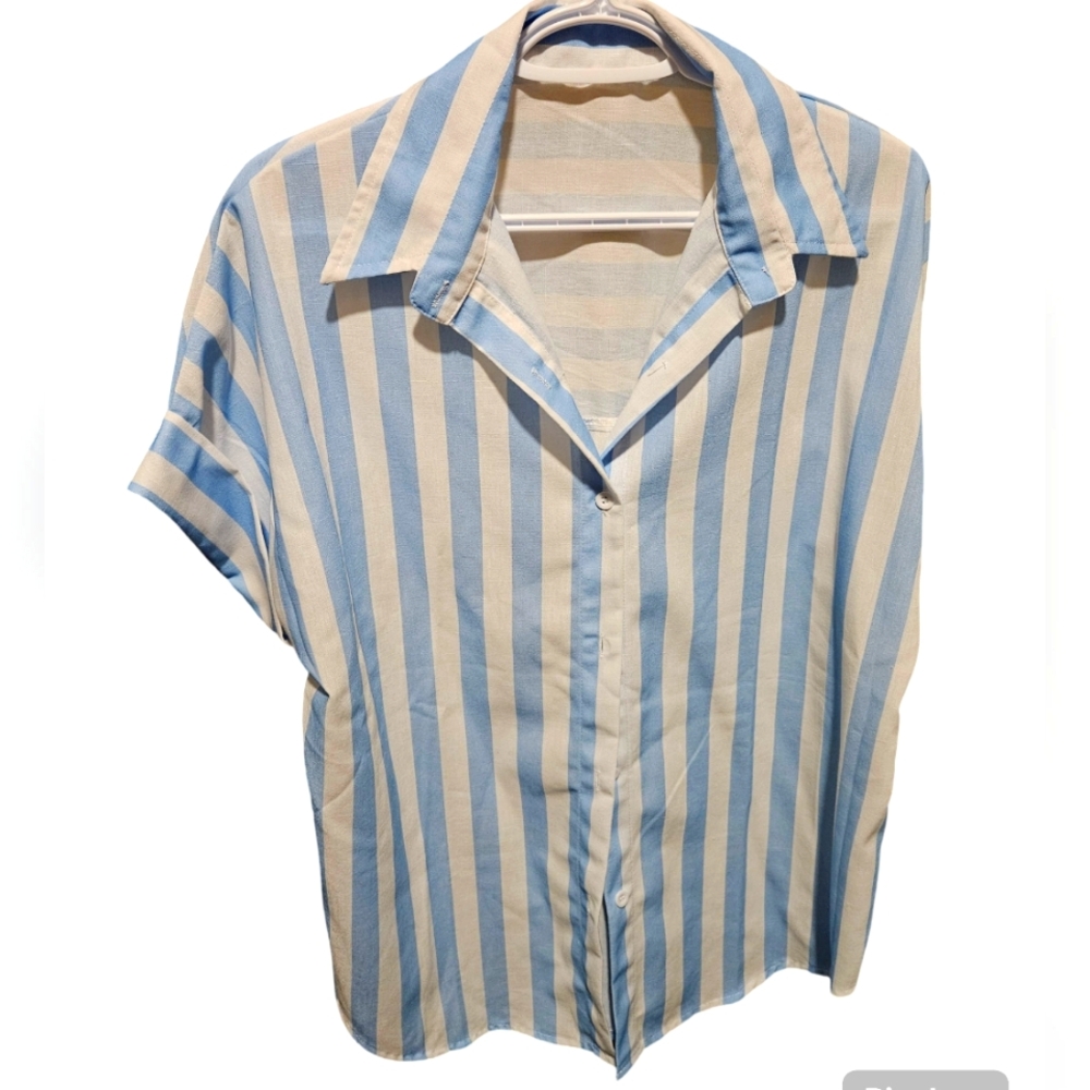 Ladies loose linen button up